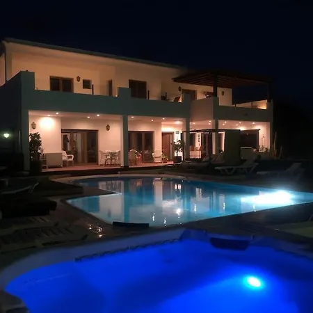 וילה Stunning 5 Star Villa- 5 Mins Village Marina
