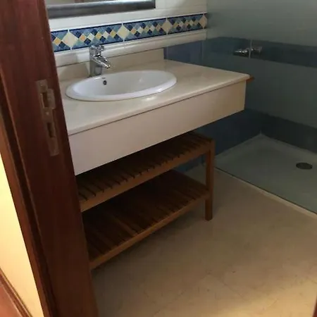 Stunning 5 Star Villa- 5 Mins Village Marina וילה *