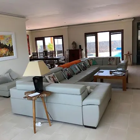 Stunning 5 Star Villa- 5 Mins Village Marina וילה פלאיה בלנקה