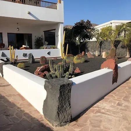 Stunning 5 Star Villa- 5 Mins Village Marina וילה *